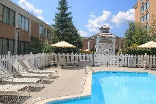 Ethan Allen Hotel Danbury Exterior photo