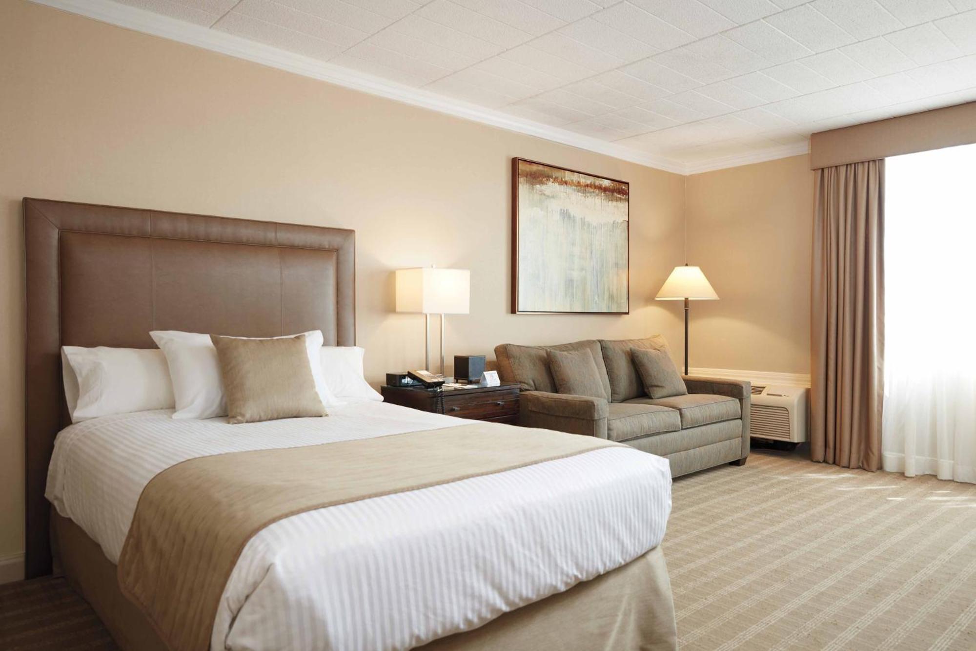 Ethan Allen Hotel Danbury Exterior photo