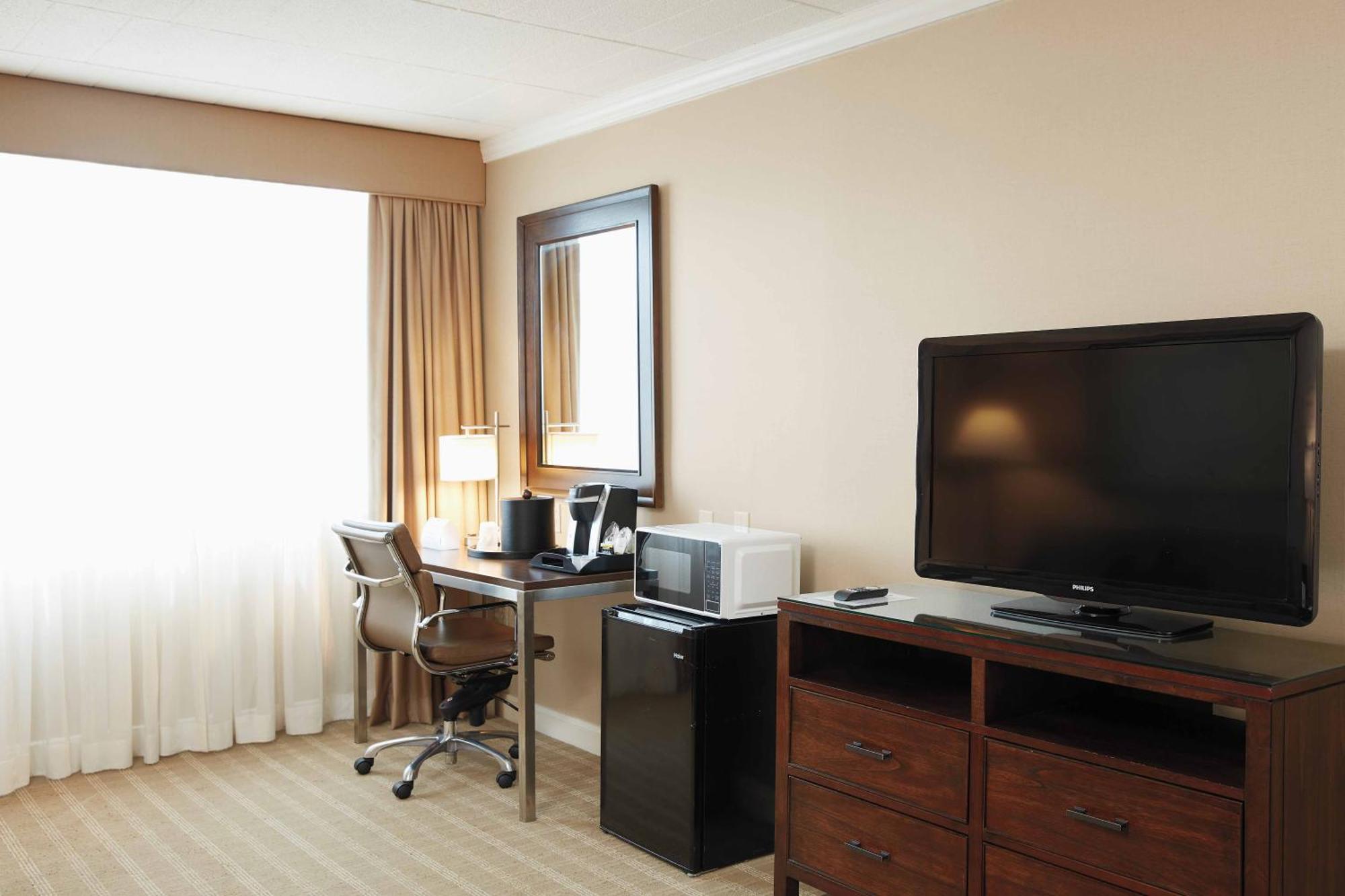 Ethan Allen Hotel Danbury Exterior photo
